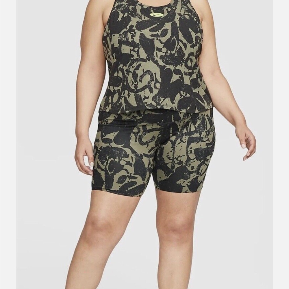 Women's Nike Green and Black Camouflaged Set